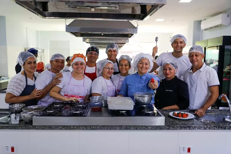 Governo do Amazonas já qualificou mais de 500 alunos para o mercado de trabalho com a Escola de Gastronomia Bernardo Ramos